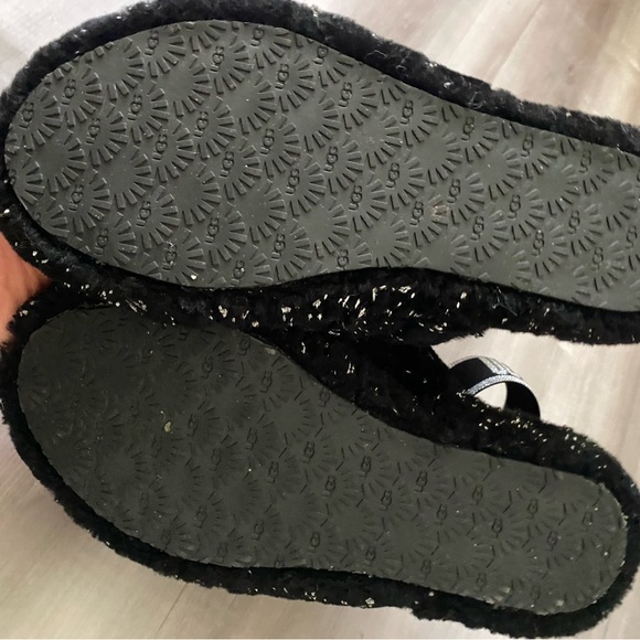 Black Fur Slides Uggs - Picture 4 of 4
